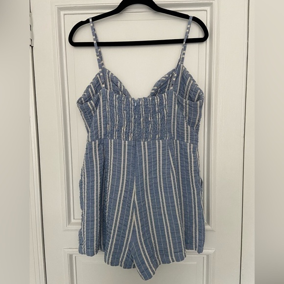 Lost + Wander Seersucker Blue & White Striped Romper w Pockets & Tie Front Large - Picture 7 of 11